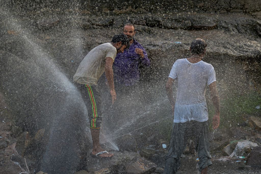 مسلمو الهند وباكستان يستقبلون العيد وسط موجة حرّ تاريخية