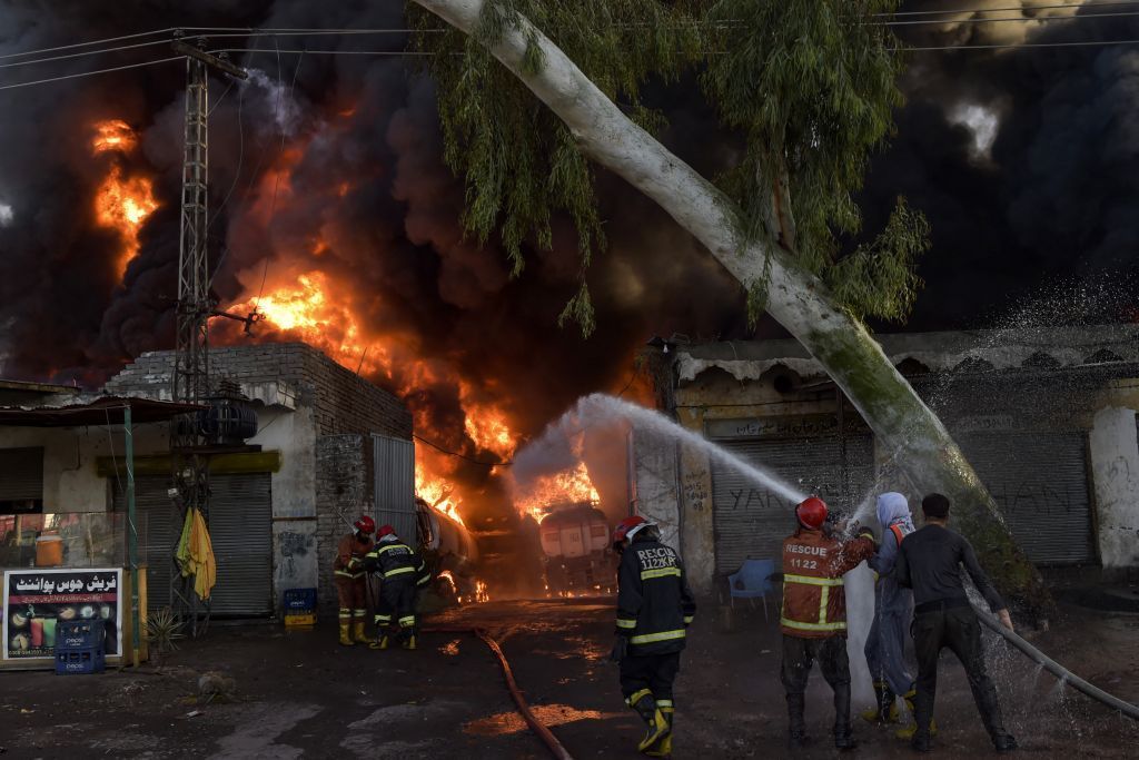 مسلمو الهند وباكستان يستقبلون العيد وسط موجة حرّ تاريخية