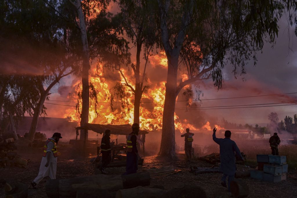 مسلمو الهند وباكستان يستقبلون العيد وسط موجة حرّ تاريخية