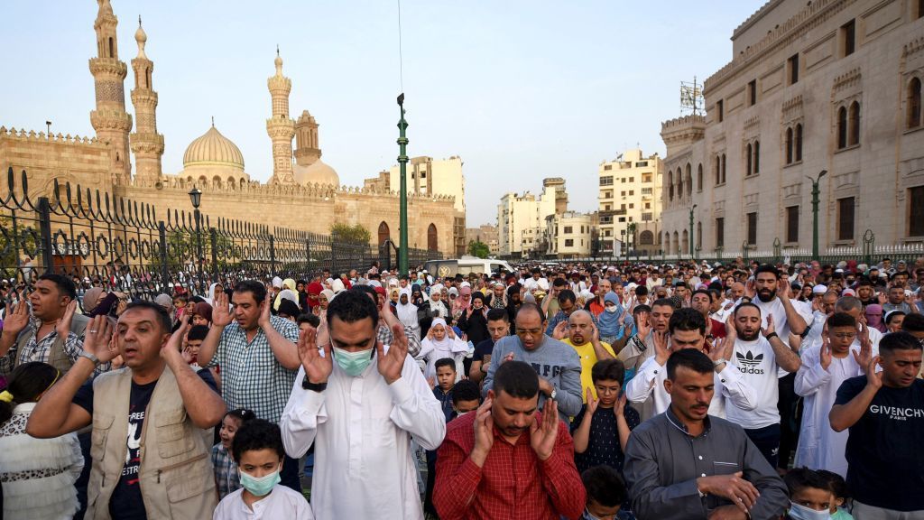 بالصور.. أجواء عيد الفطر تعود من جديد في مختلف دول العالم 1 بالصور.. أجواء عيد الفطر تعود من جديد في مختلف دول العالم