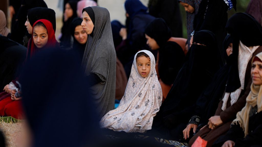 بالصور.. أجواء عيد الفطر تعود من جديد في مختلف دول العالم 3 بالصور.. أجواء عيد الفطر تعود من جديد في مختلف دول العالم