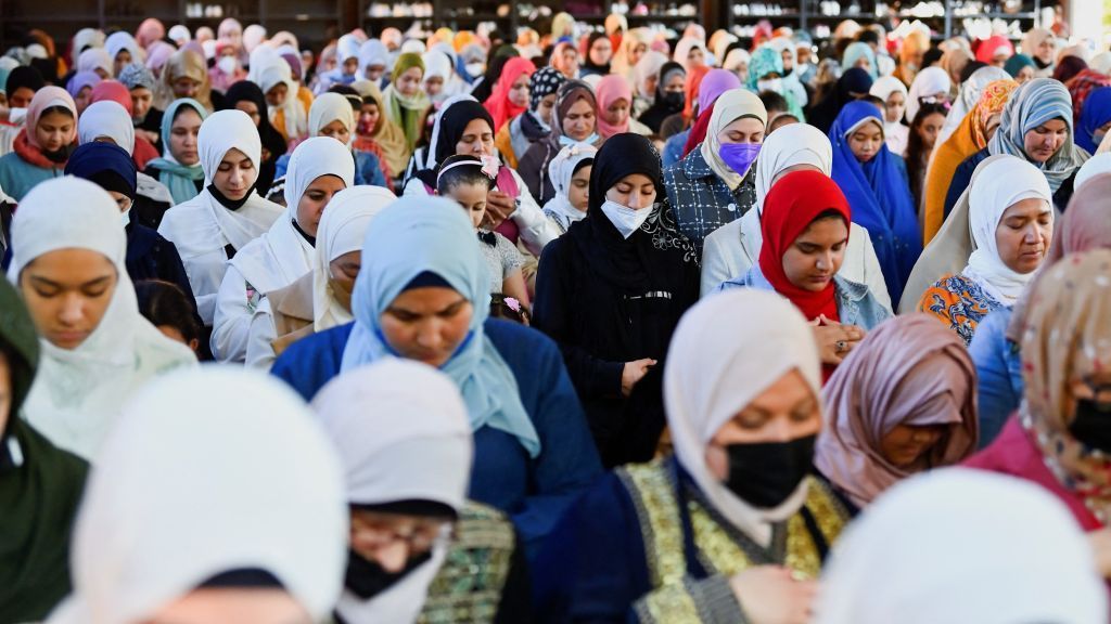 بالصور.. أجواء عيد الفطر تعود من جديد في مختلف دول العالم 2 بالصور.. أجواء عيد الفطر تعود من جديد في مختلف دول العالم