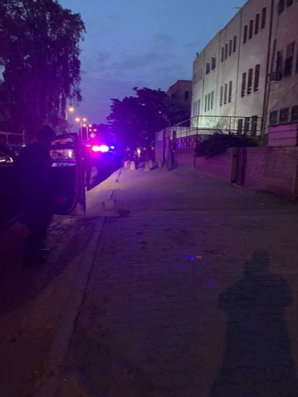 بالصور.. سقوط صاروخ كاتيوشيا بالقرب من السفارة الأمريكية في بغداد