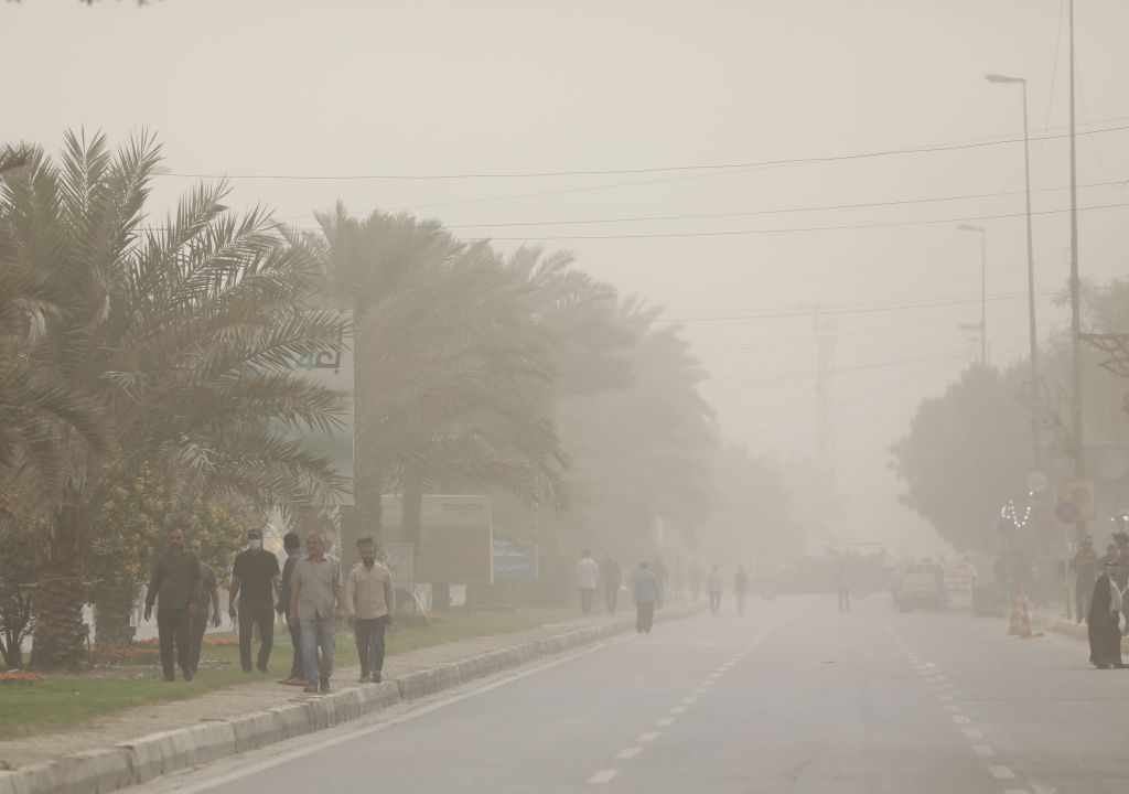 بالصور.. عاصفة ترابية تضرب بعض مدن العراق