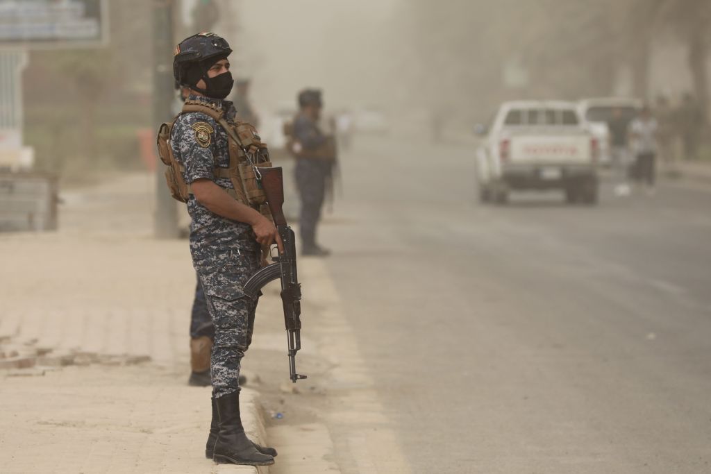 بالصور.. عاصفة ترابية تضرب بعض مدن العراق