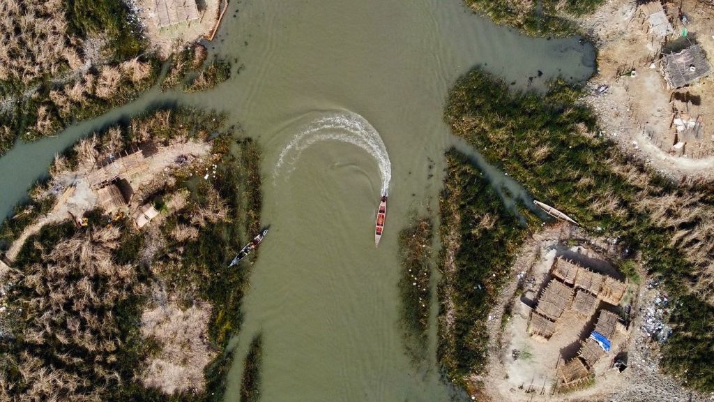 العراق يتهم إيران بقطع المياه عن أراضيه بشكل كامل