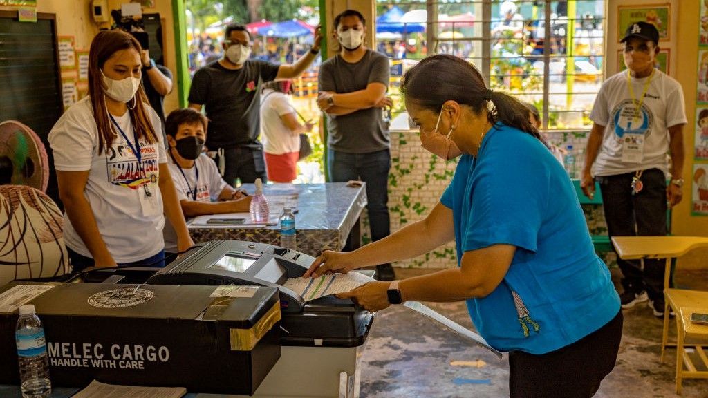 تتوقع استطلاعات الرأي في الفلبين انتصارا كاسحا لنجل الدكتاتور السابق فرديناند ماركوس