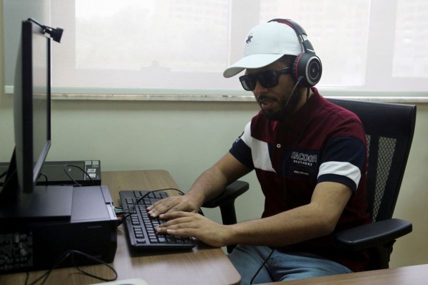 السعودية.. تطبيق يساعد المكفوفين على التجول في أروقة المستشفيات