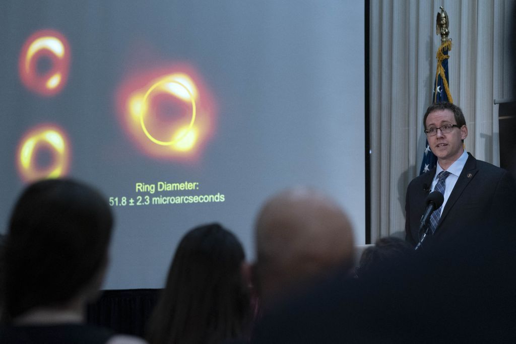 تفوق الخيال.. أول صورة للثقب الأسود في قلب مجرة درب التبانة 2 أول تأكيد مرئي مباشر لوجود هذا الجسم الكوني غير المرئي