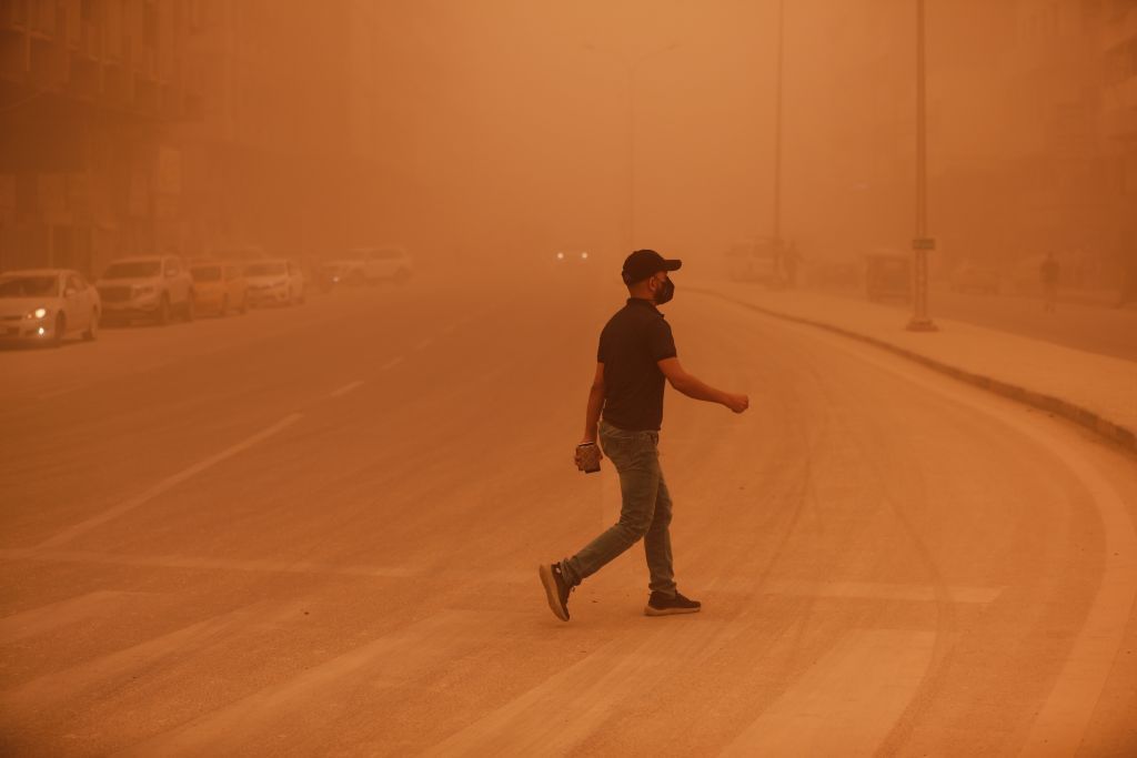 بالصور..العراق يرتدي اللون البرتقالي بسبب عاصفة ترابية 2 بالصور..العراق يرتدي اللون البرتقالي بسبب عاصفة ترابية