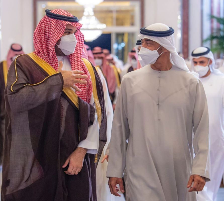 بالصور.. ولي العهد السعودي يقدم واجب العزاء لرئيس دولة الإمارات في وفاة الشيخ خليفة