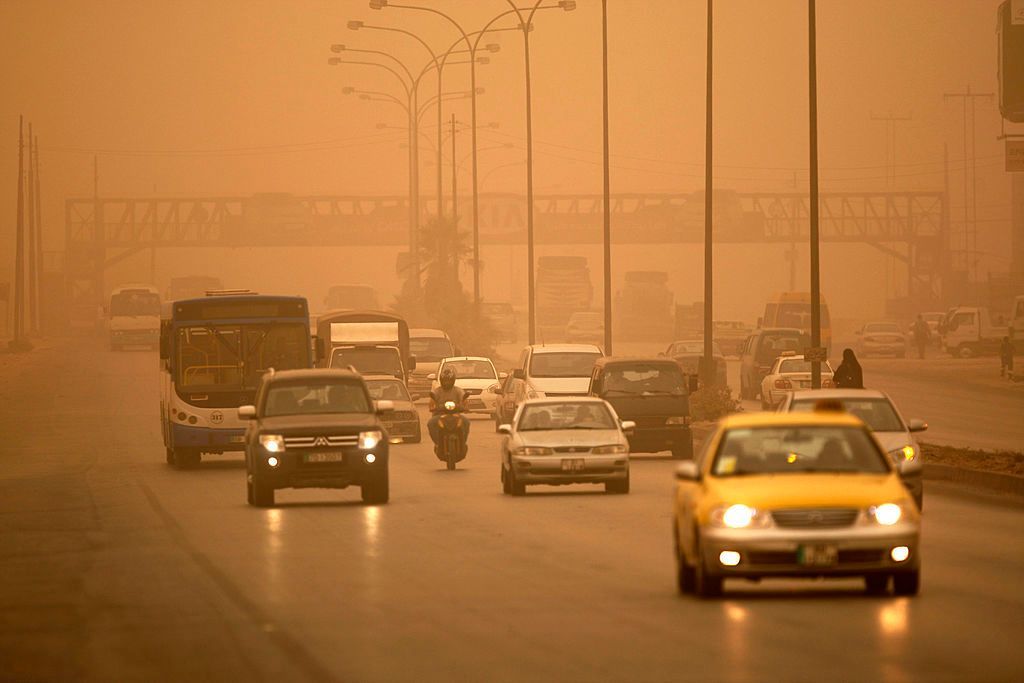 نصائح ذهبية لـ "قيادة السيارة" بأمان واحترافية في مختلف الأحوال الجوية السيئة