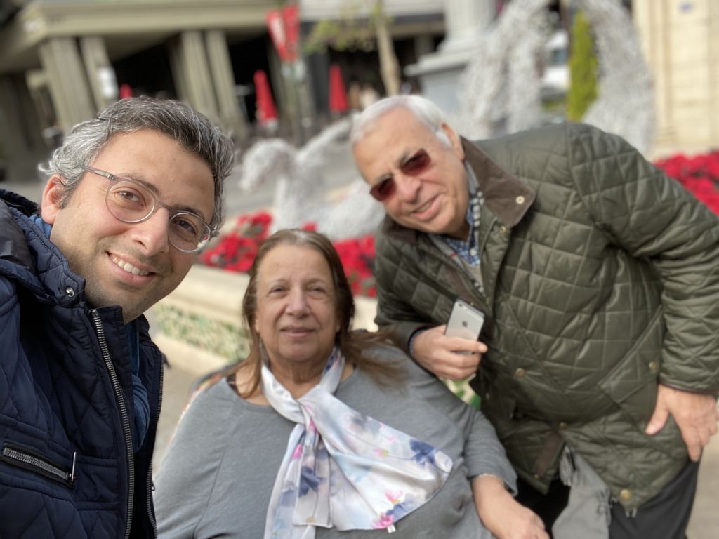 من المصري الذي ترك العمل في فيسبوك وغوغل ليصبح "حانوتي"؟