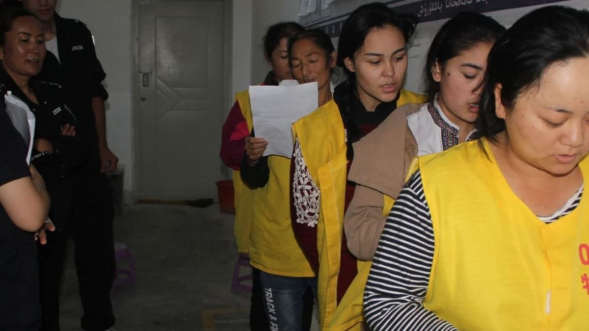 من ملفات الشرطة الصينية.. ما الذي يحدث داخل معسكرات الاعتقال بحق الإيغور؟ 3 من ملفات الشرطة الصينية.. ما الذي يحدث داخل معسكرات الاعتقال بحق الإيغور؟