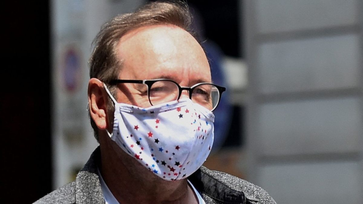 الممثل الأمريكي كيفن سبايسي متهم بالاعتداء جنسيا على 3 رجال 2 الممثل الأمريكي كيفن سبايسي متهم الإعتداء جنسيا على 3 رجال