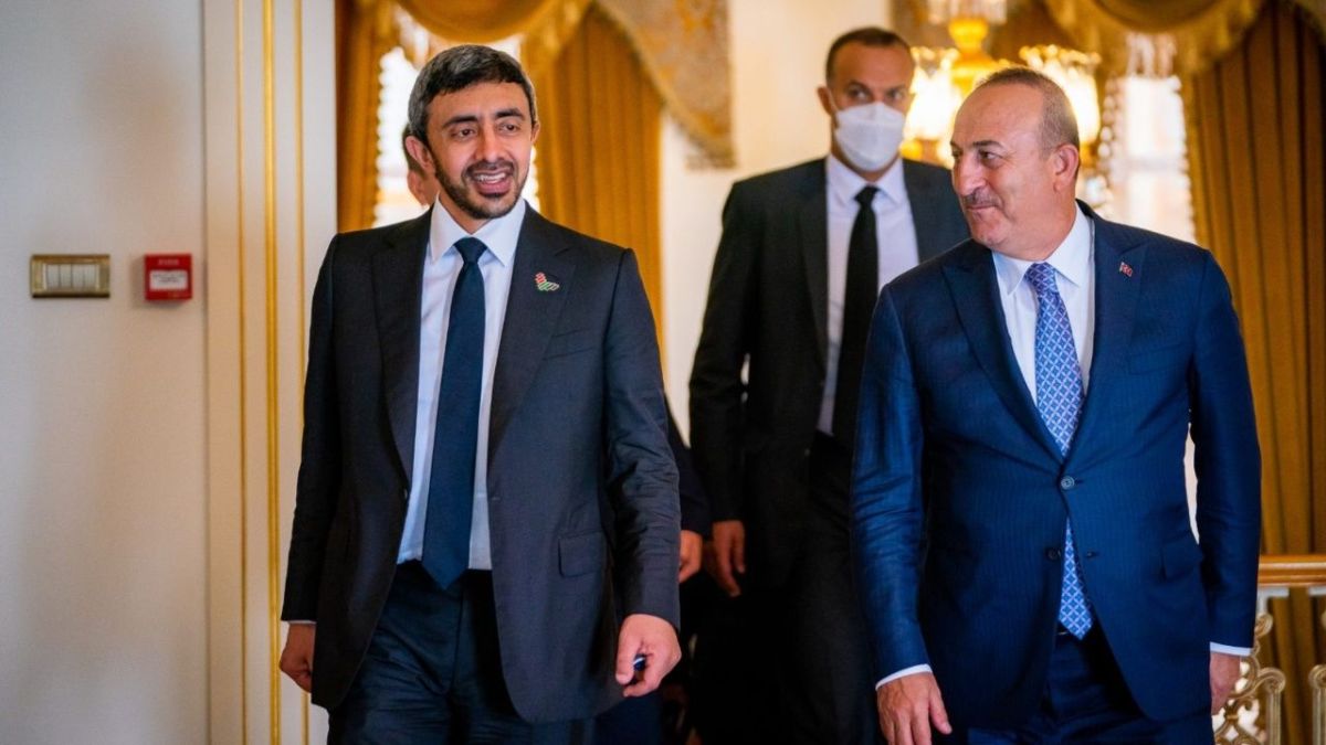 عبدالله بن زايد يلتقي وزير الخارجية التركي