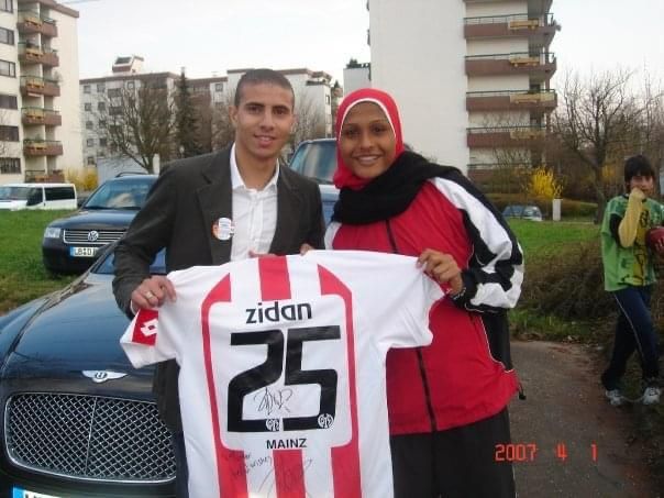 من المصرية بنت السيدة زينب أحسن لاعبة في فرنسا.. وكيف تألقت في كرة اليد والقدم معاً؟