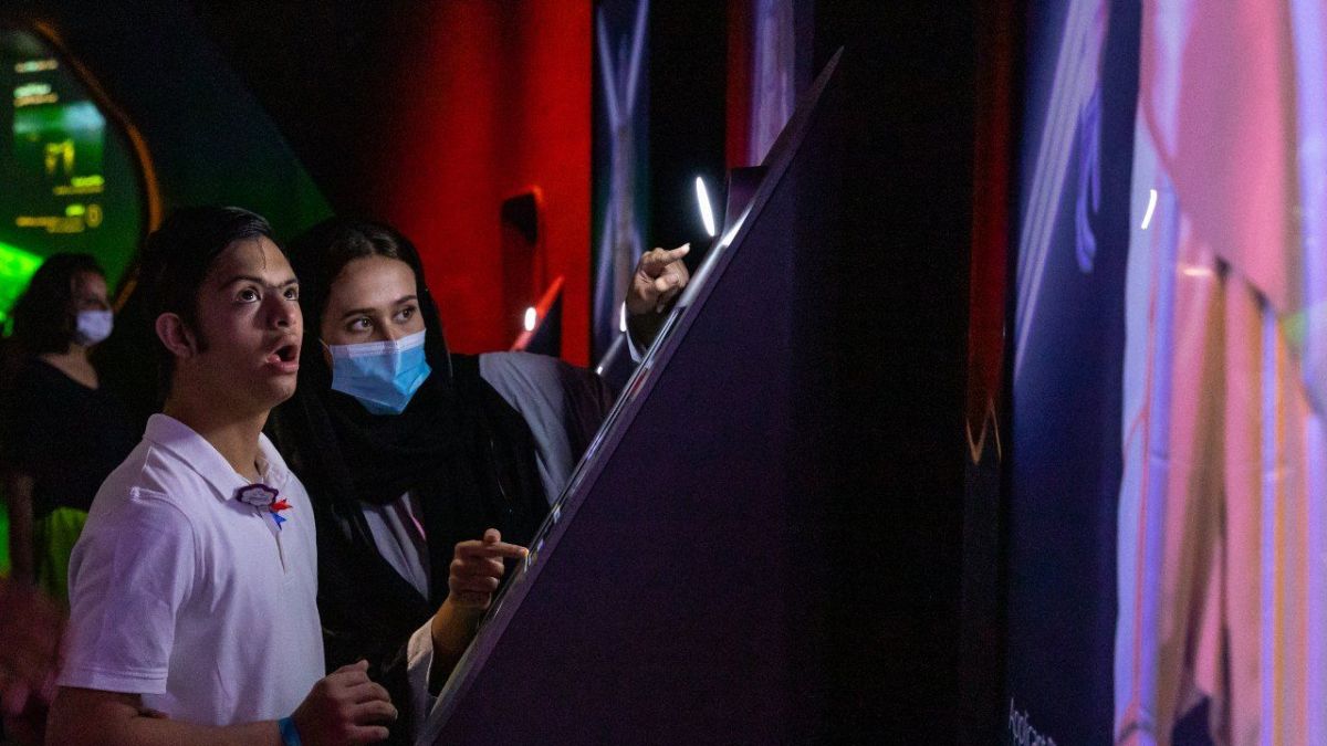 أطفال مركز المشاعر الإنسانية لــ" أصحاب الهمم" في زيارة لمتحف المستقبل