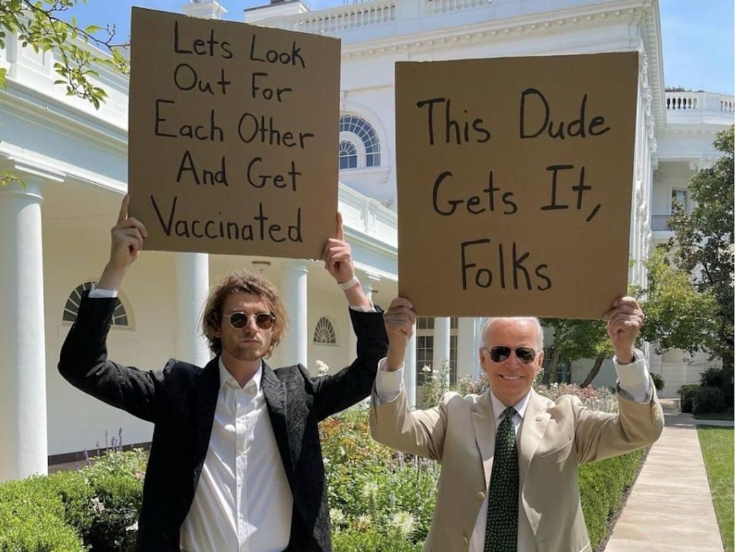 من هو الشاب المصري صاحب حساب "أبو يافطة" الشهير؟