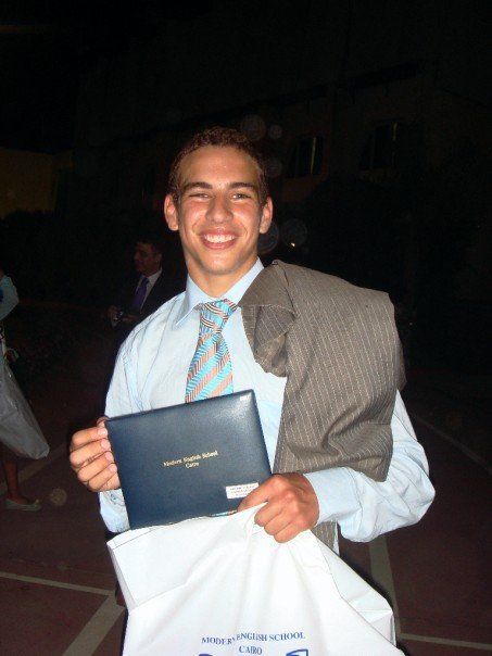 من هو الشاب المصري صاحب حساب "أبو يافطة" الشهير؟