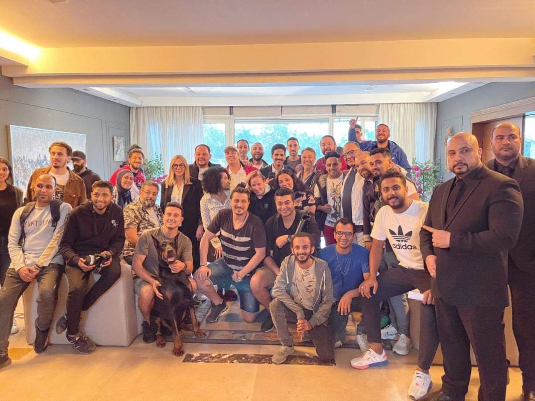 بالصور.. بيومي فؤاد ينتهي من تصوير مشاهد ديكور منزله في "مغامرات كوكو" 5 بالصور.. بيومي فؤاد ينتهي من تصوير مشاهد ديكور منزله في "مغامرات كوكو"