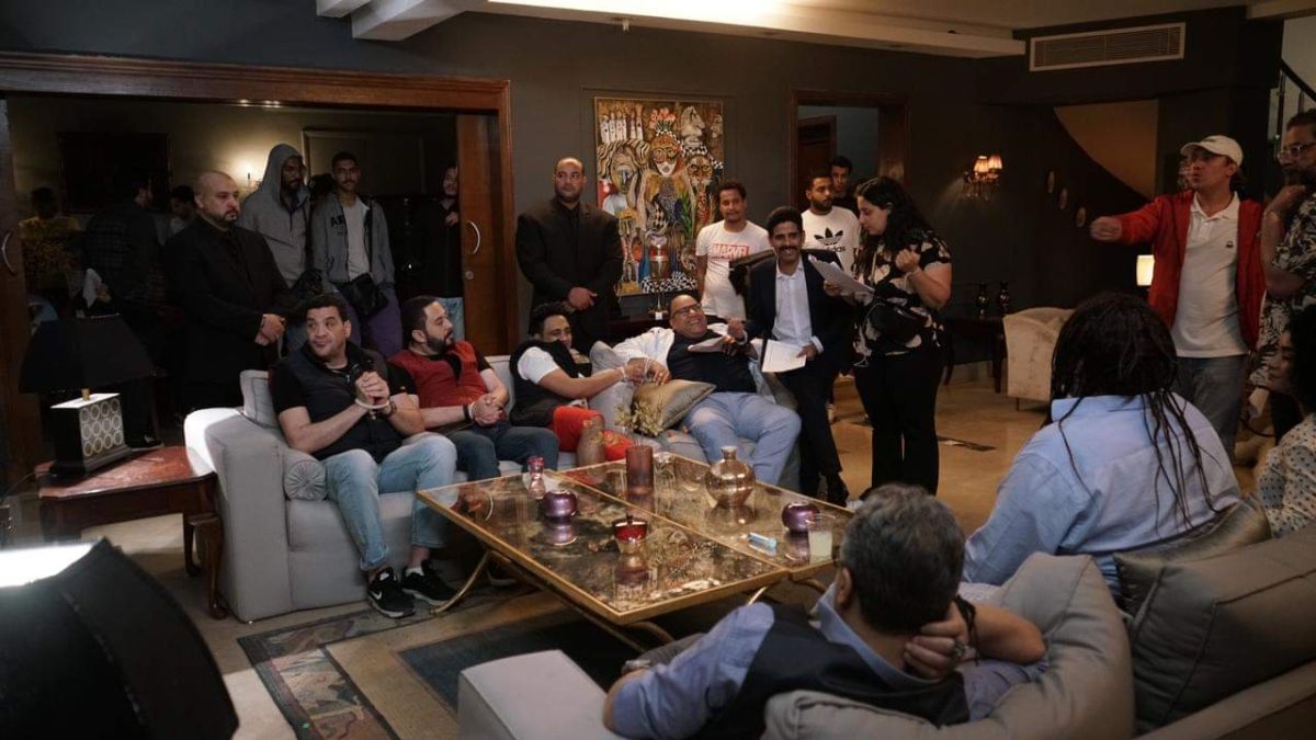 بالصور.. بيومي فؤاد ينتهي من تصوير مشاهد ديكور منزله في "مغامرات كوكو" 11 بالصور.. بيومي فؤاد ينتهي من تصوير مشاهد ديكور منزله في "مغامرات كوكو"