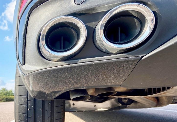 مخارج العادم الوهمية أو المزيفة