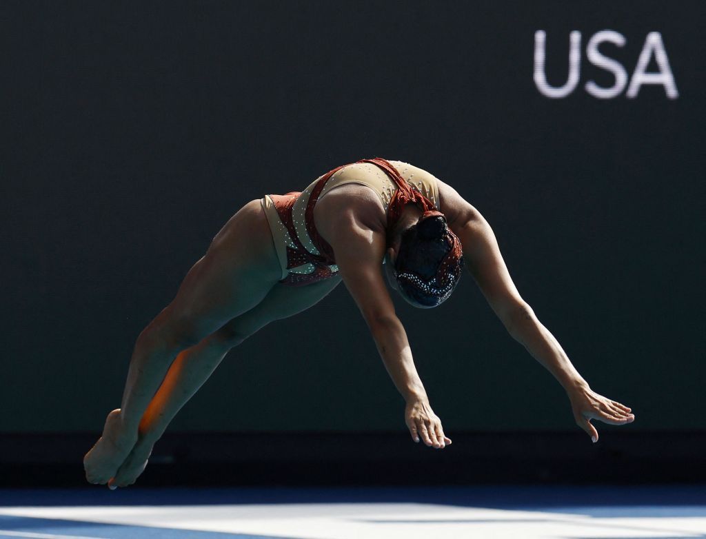 ليست المرة الأولى.. من أنقذ السباحة الأمريكية ألفاريز من الموت؟