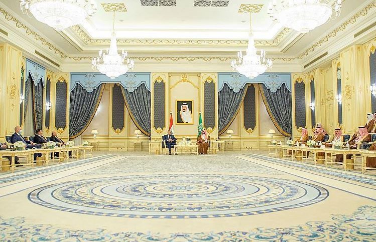 ولي عهد السعودية ورئيس وزراء العراق يبحثان تعزيز العلاقات الثنائية