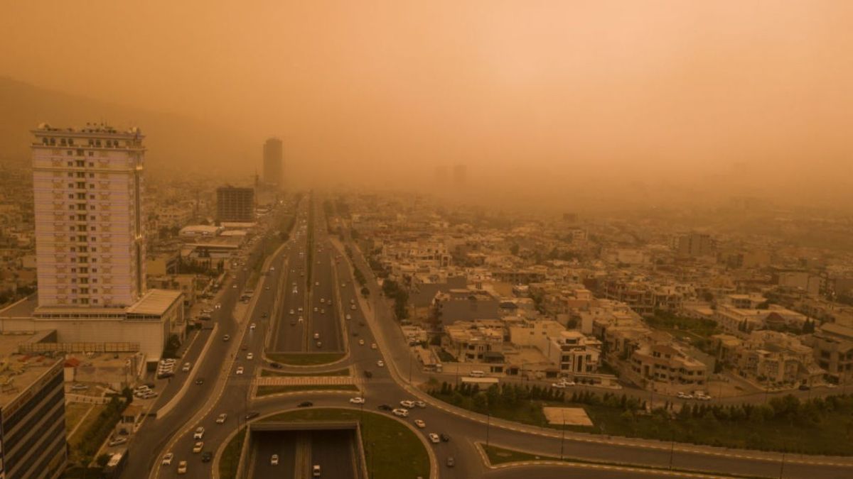 العراق تحت التراب.. العاصفة الرملية تشل أغلب المدن العراقية