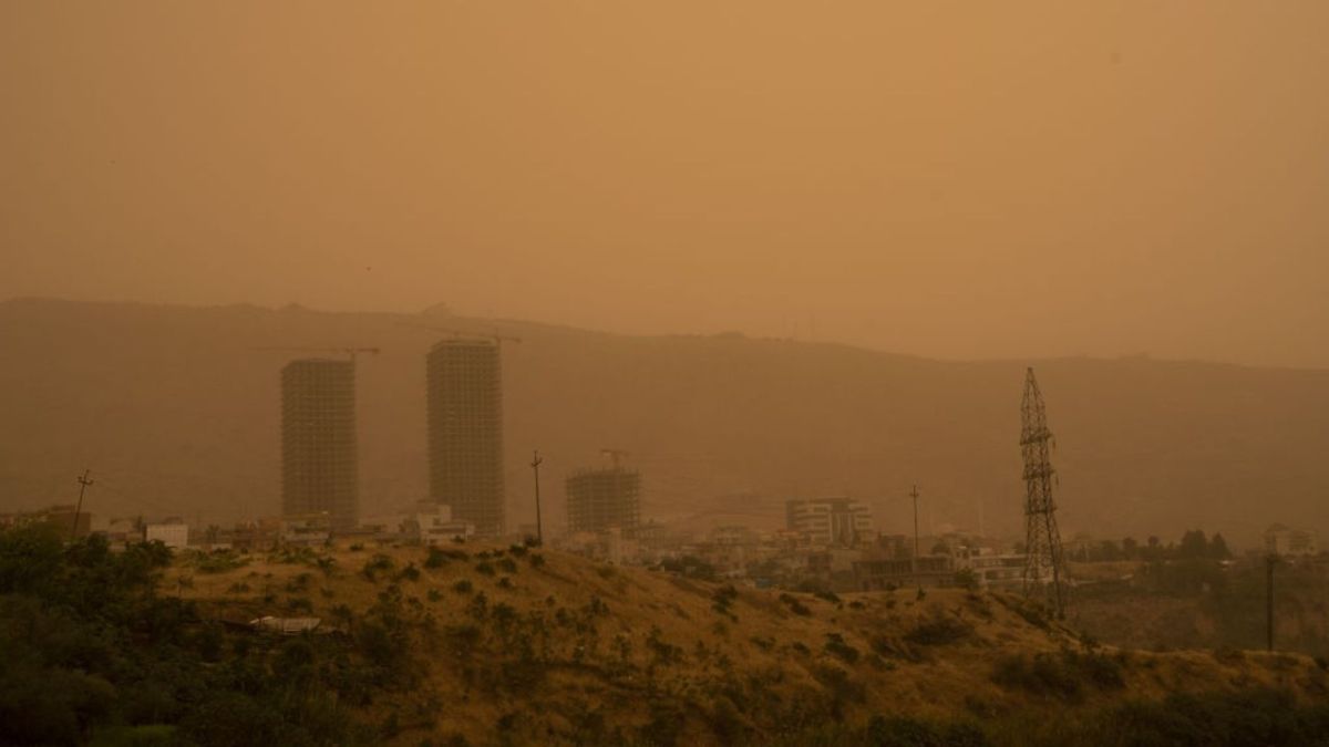العراق تحت التراب.. العاصفة الرملية تشل أغلب المدن العراقية