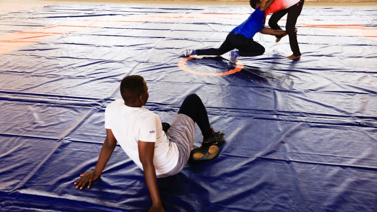 "هذه الرياضة صعبة لكن فيها قوانين".. باتريسيا أول فتاة سودانية تدخل تاريخ المصارعة في بلادها