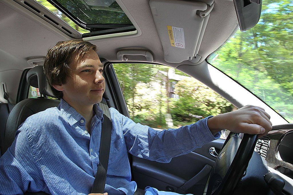 أفضل 12 نصيحة وتقنية لـ "قيادة السيارة للمبتدئين" 2 أفضل 12 نصيحة وتقنية لـ "قيادة السيارة للمبتدئين".