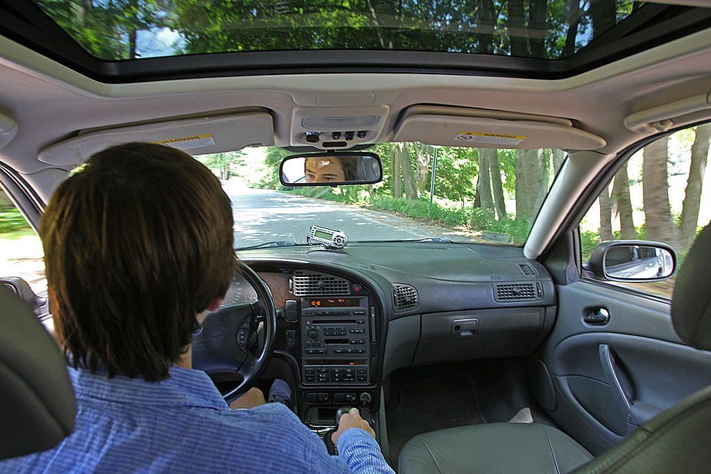 أفضل 12 نصيحة وتقنية لـ "قيادة السيارة للمبتدئين" 3 أفضل 12 نصيحة وتقنية لـ "قيادة السيارة للمبتدئين".