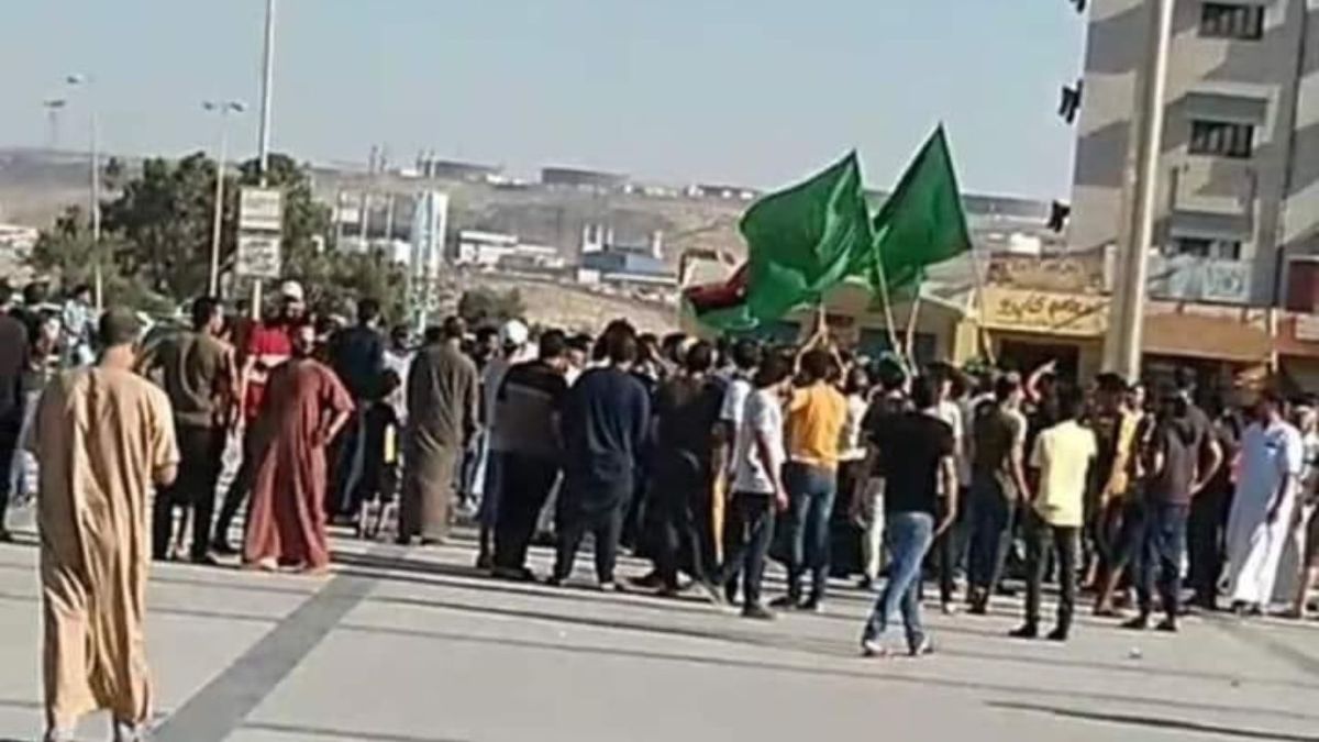 بالصور.. متظاهرون في ليبيا يقتحمون مبنى البرلمان