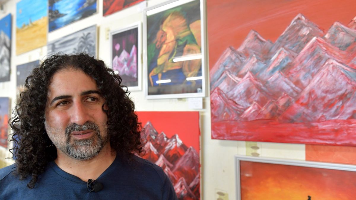 نجل أسامة بن لادن يعرض لوحاته في منطقة نورماندي الفرنسية 2 نجل أسامة بن لادن يعرض لوحاته في منطقة نورماندي الفرنسية