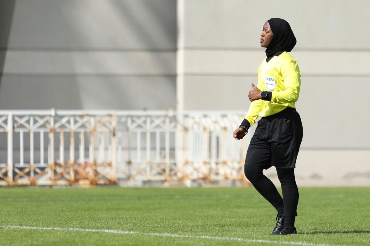 خلود الزعابي.. حكمة إماراتية دخلت تاريخ كرة القدم الآسيوية