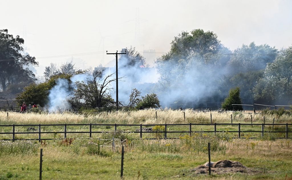 بعد تسجيل درجات حرارة قياسية.. الحرائق تلتهم منازل المواطنين في بريطانيا