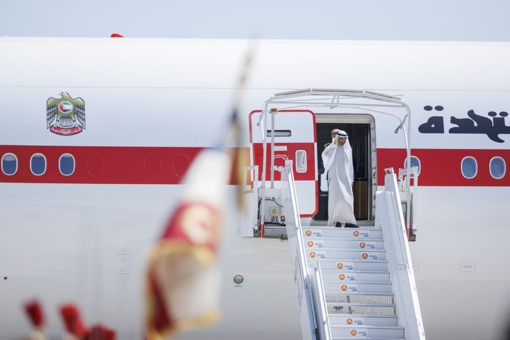 بالصور رئيس الإمارات يختتم زيارته إلى فرنسا