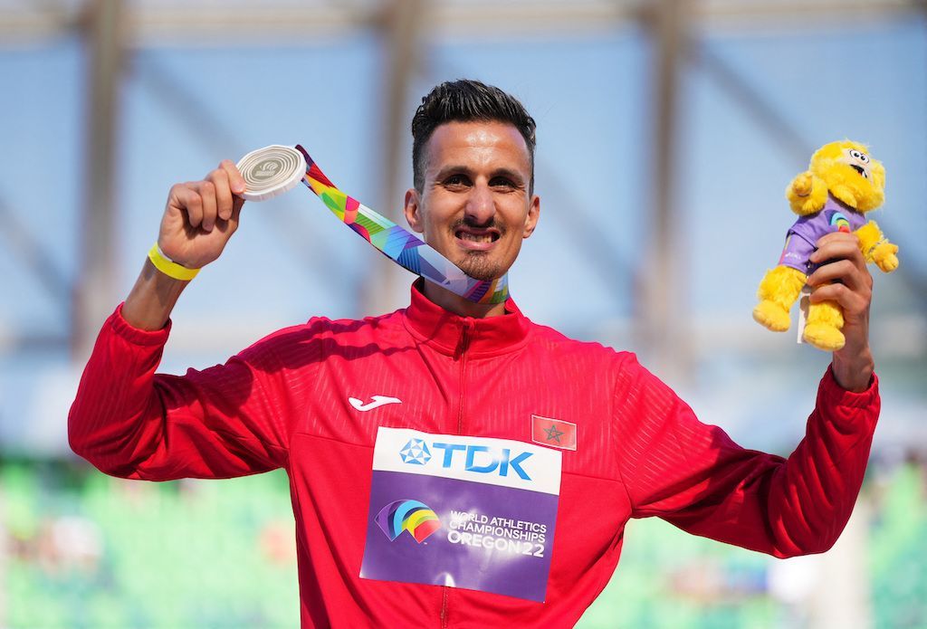 سفيان البقالي.. أسد مغربي قهر المستحيل وأنهى سيطرة كينيا على الذهب العالمي 1 سفيان البقالي.. أسد مغربي قهر المستحيل وأنهى سيطرة كينيا على الذهب العالمي