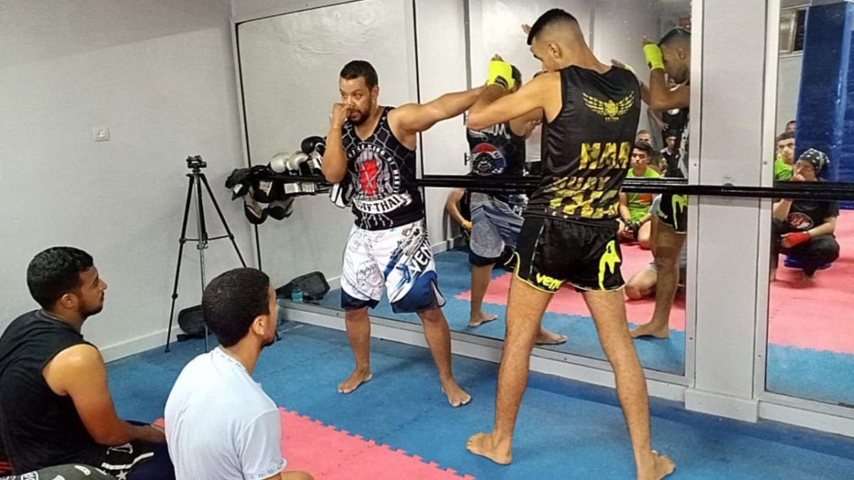 من هو البطل العالمي المغربي في الكيك بوكسينغ