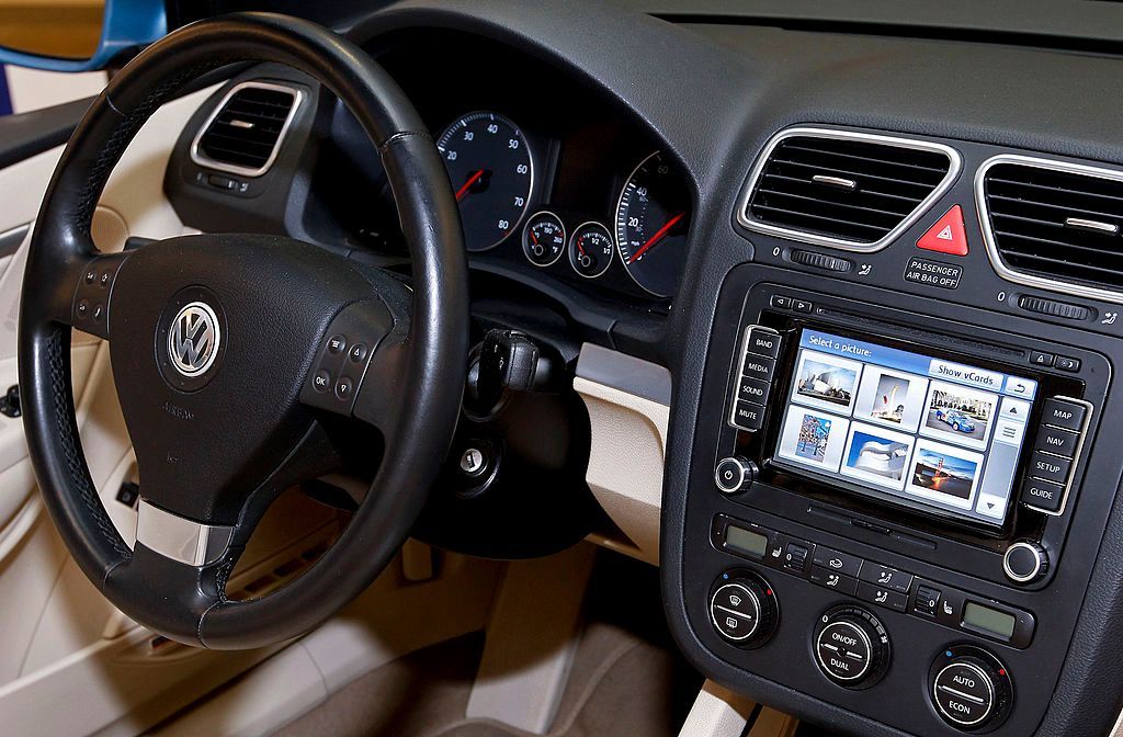 بطارية السيارة