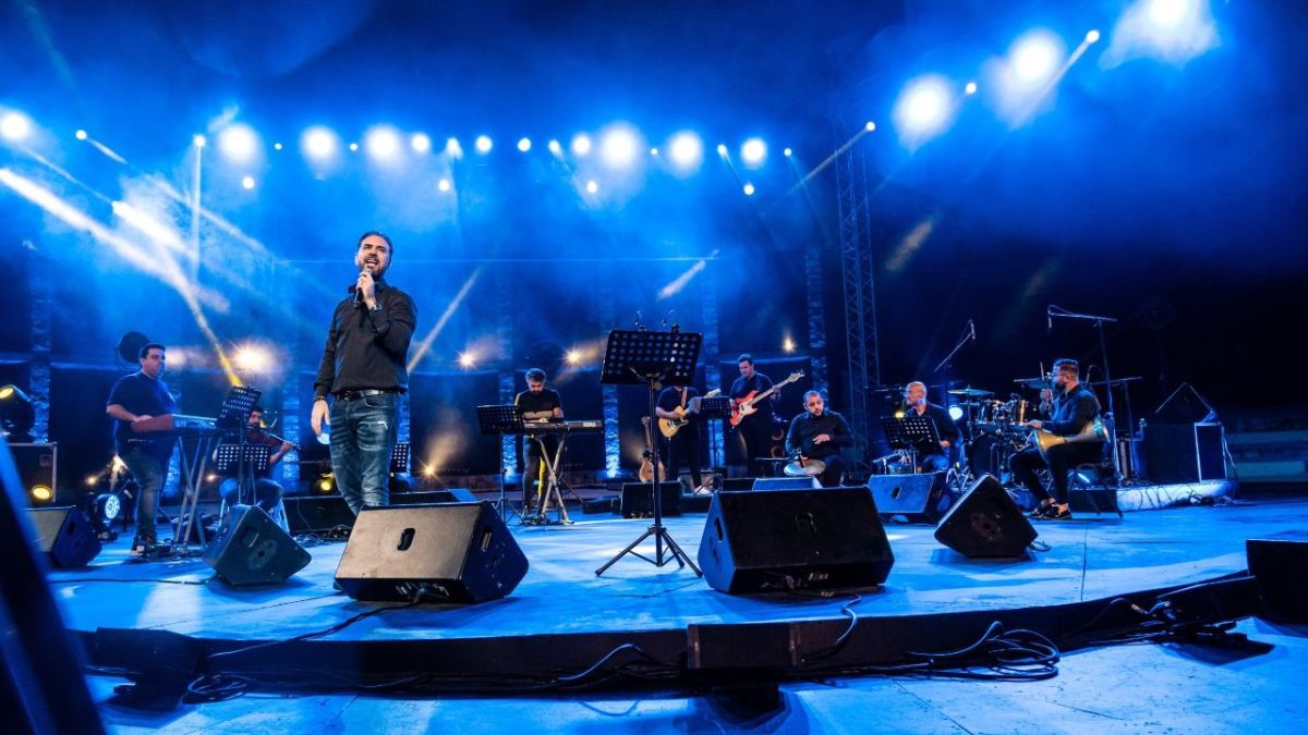 نجوم الفن ينعون حادث كنيسة أبو سيفين وشائعة فيديو خادش لمحمد رمضان