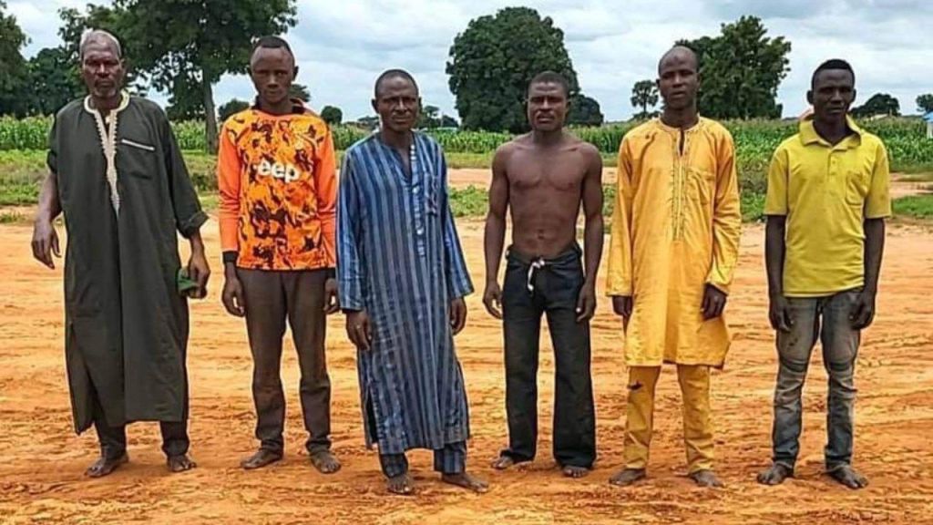 نيجيريا.. قوات سلامة الغابات تعتقل قطاع طرق وتعثر على مواد متفجر