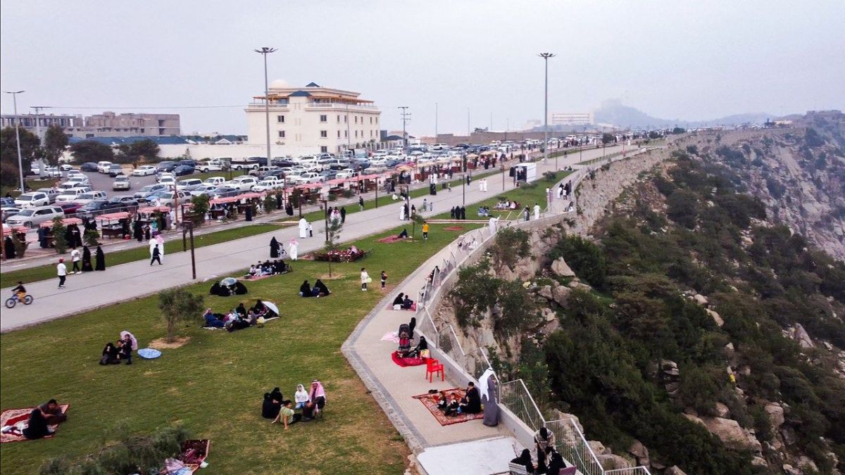 مدينة الضباب في السعودية.. باردة وممطرة في الصيف 2 مدينة الضباب في السعودية.. باردة وممطرة في الصيف