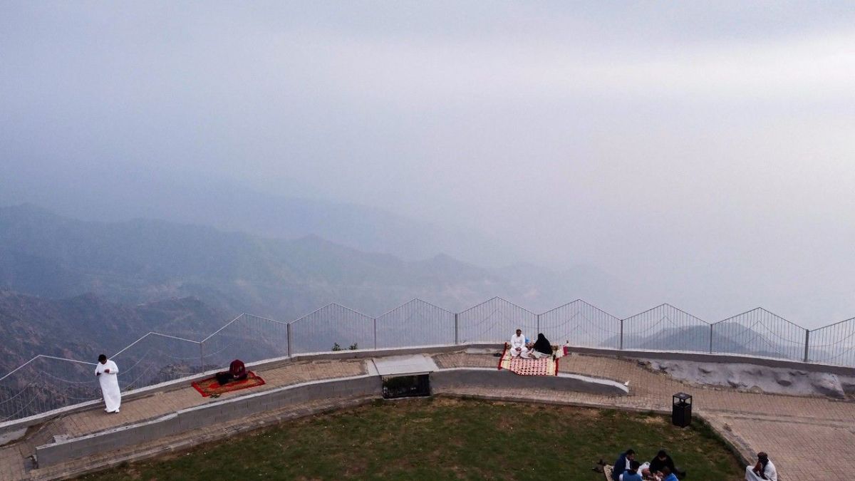 مدينة الضباب في السعودية.. باردة وممطرة في الصيف 6 مدينة الضباب في السعودية.. باردة وممطرة في الصيف