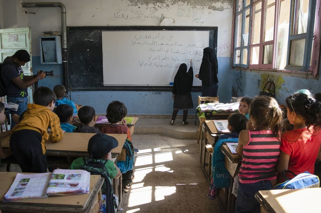 إدلب.. هيئة تحرير الشام تستثمر في المدارس الدينية أمام غياب الرقابة