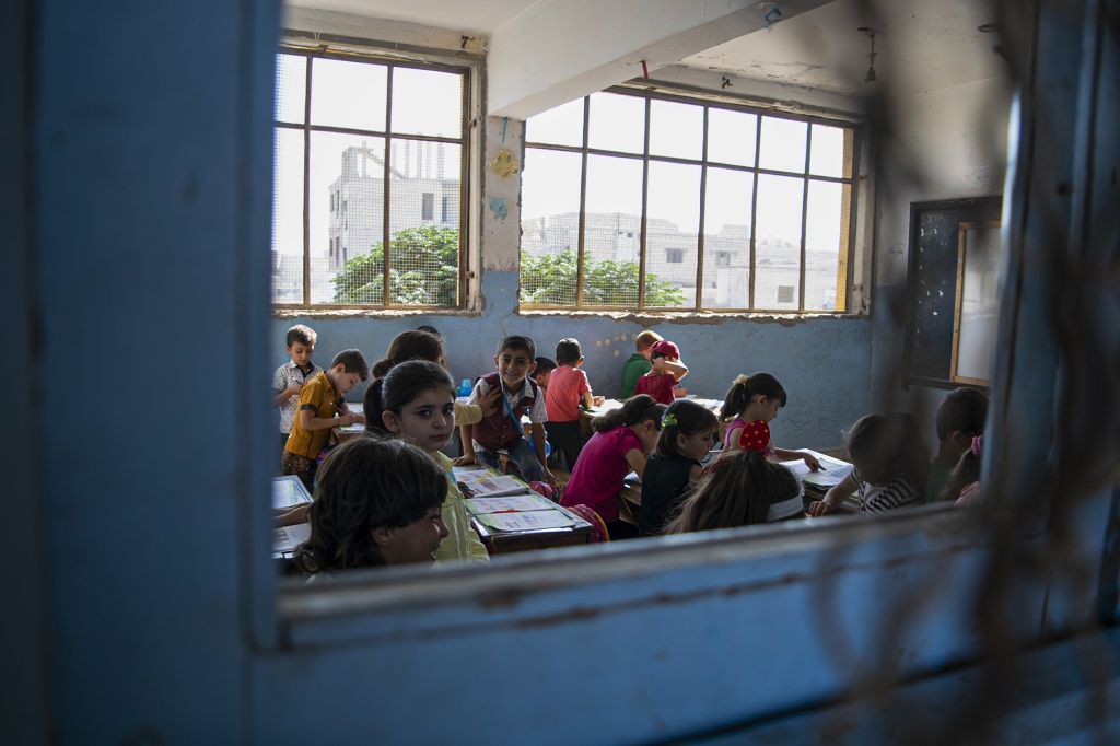 إدلب.. هيئة تحرير الشام تستثمر في المدارس الدينية أمام غياب الرقابة