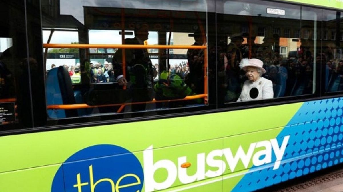 صور من تاريخ الملكة إليزابيث