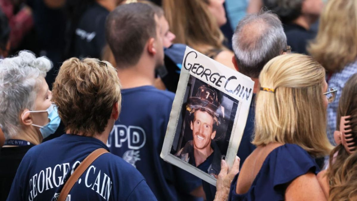 أمريكيون يحيون ذكرى هجمات 11 سبتمبر وسط أجواء من الحزن 4 أمريكيون يحيون ذكرى هجمات 11 سبتمبر وسط أجواء من الحزن